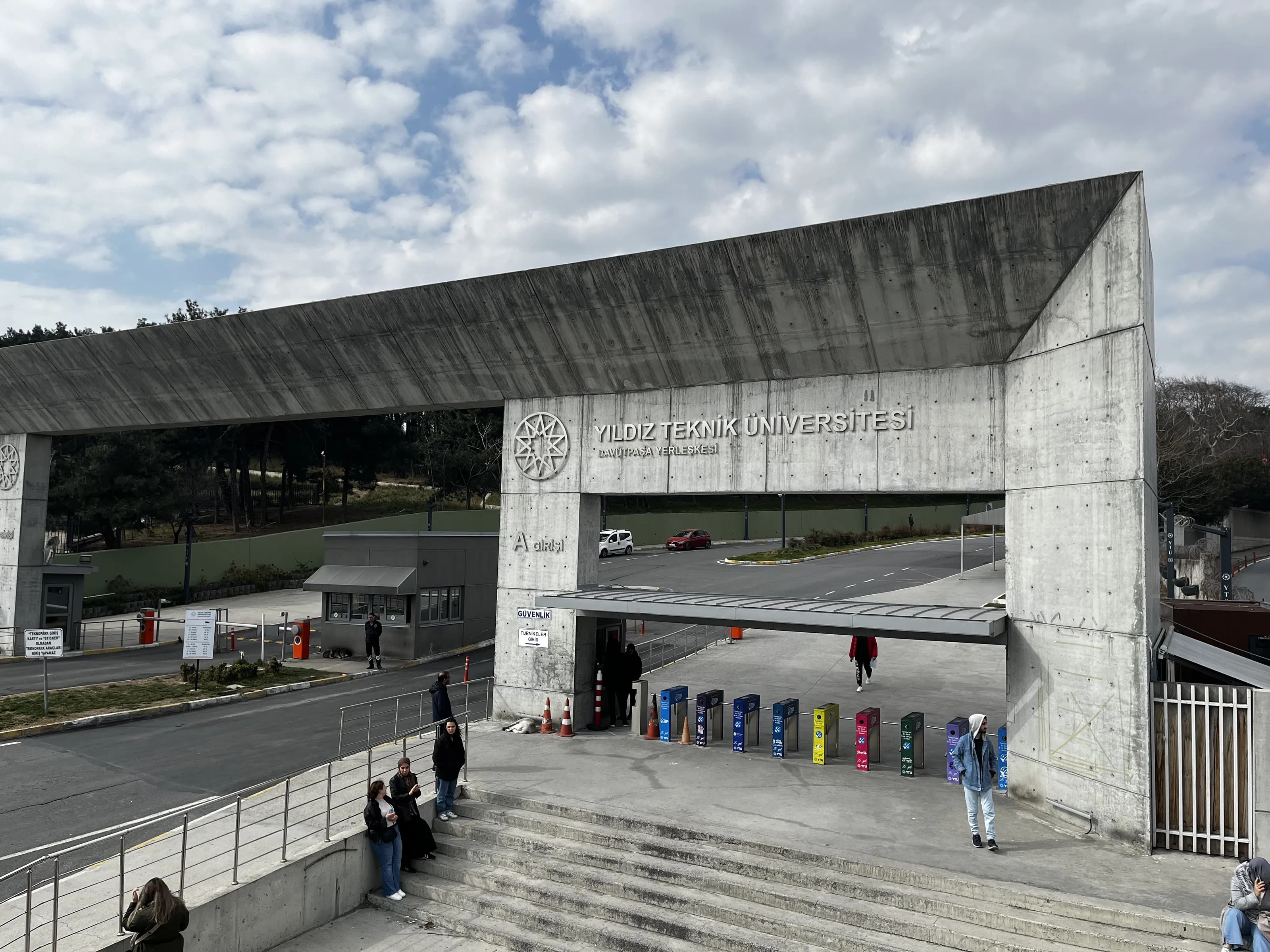 Davutpaşa Kampüsü Girişi